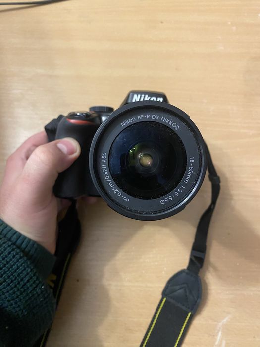Nikon D3300 cu obiectiv Nikkor 18–55mm, stare impecabilă