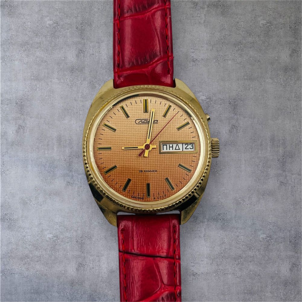 Slava Automatic watch в перфектно състояние за колекционери