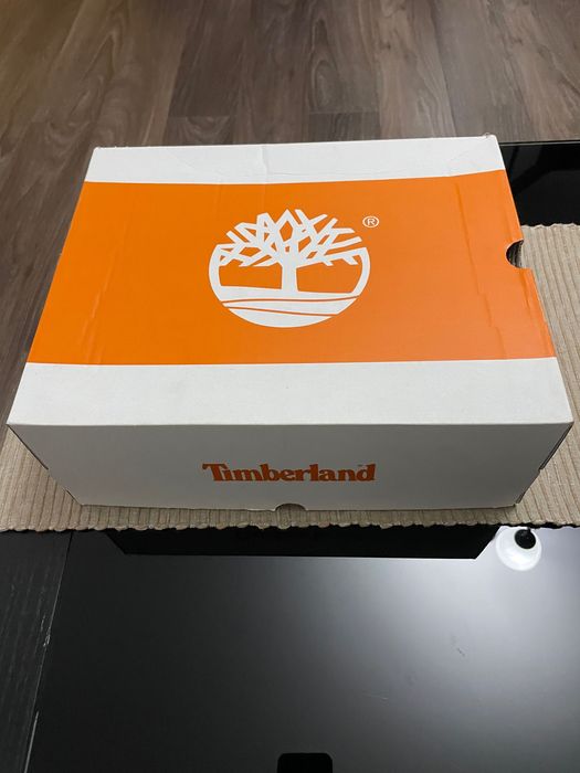 Vând bocanci Timberland noi din piele mărime 42;43 .(Originali)