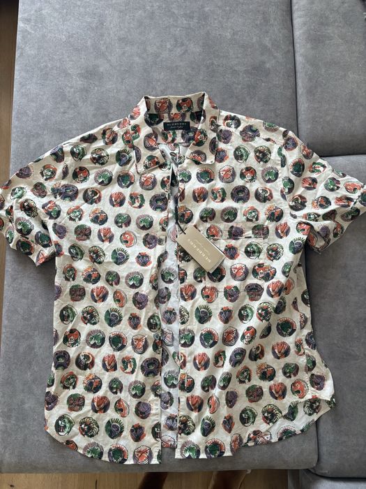 Camasa burberry noua cu eticheta XL.