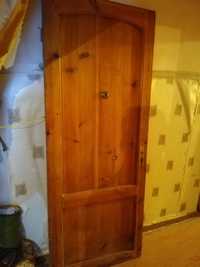 Продаётся деревянная дверь