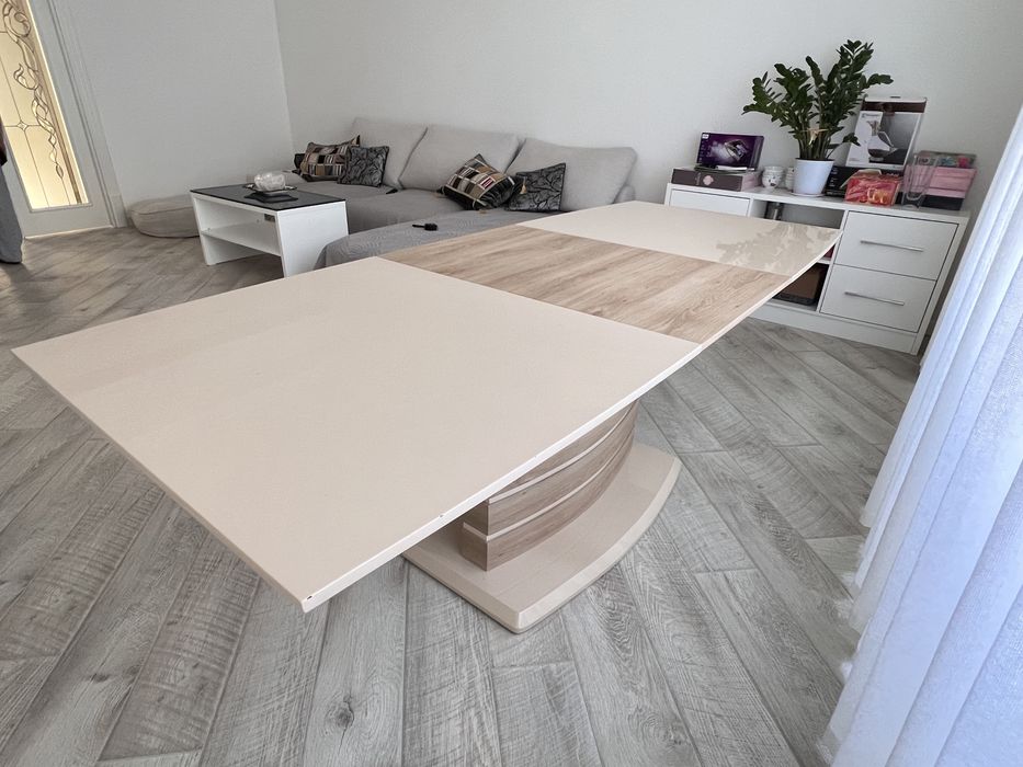 Продается шикарный стол 90х160 (220) см