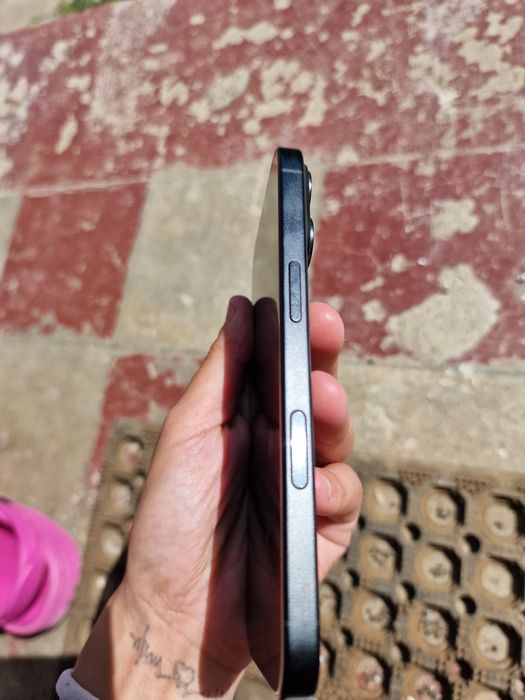 Vând iphone 16..