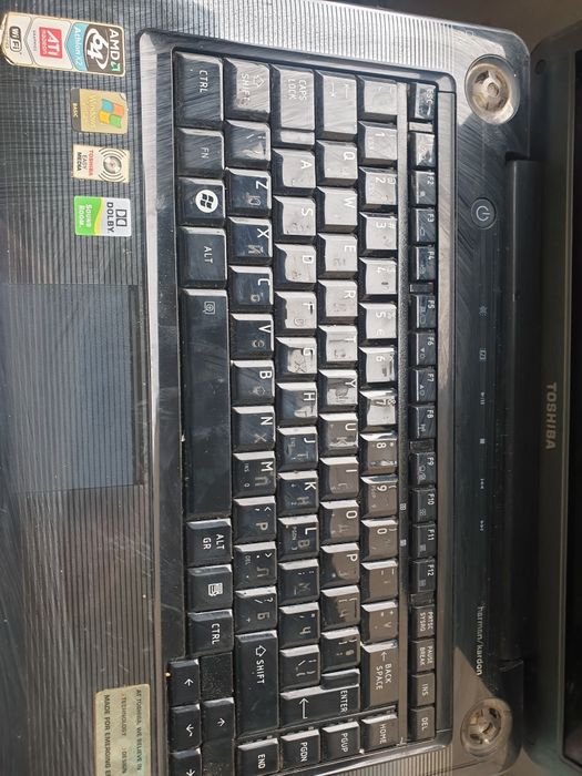 Toshiba satellite за ремонт или части.