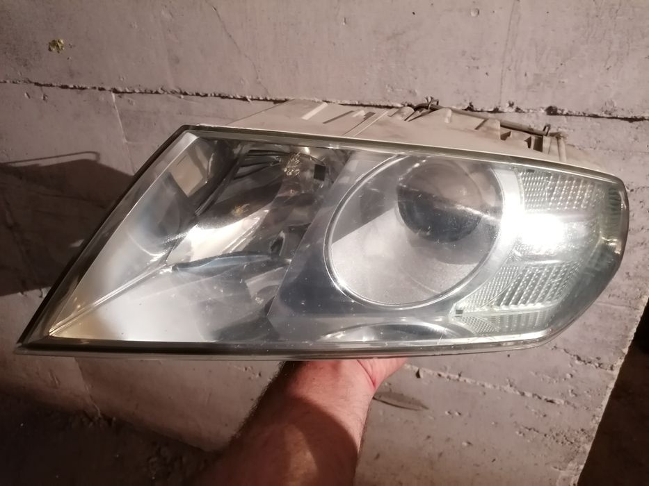 Far stânga Skoda Octavia 2