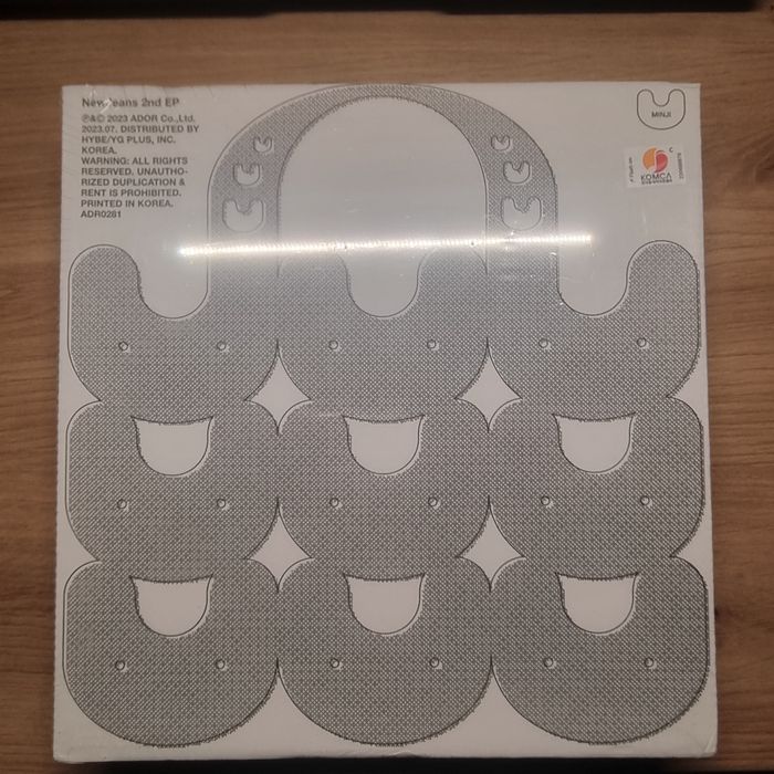 Newjeans - Get Up (Bunny Beach Bag Version - Minji)