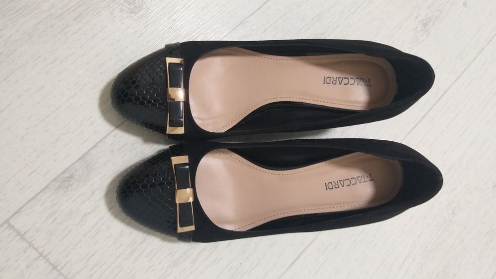 Продам 2 пары туфель