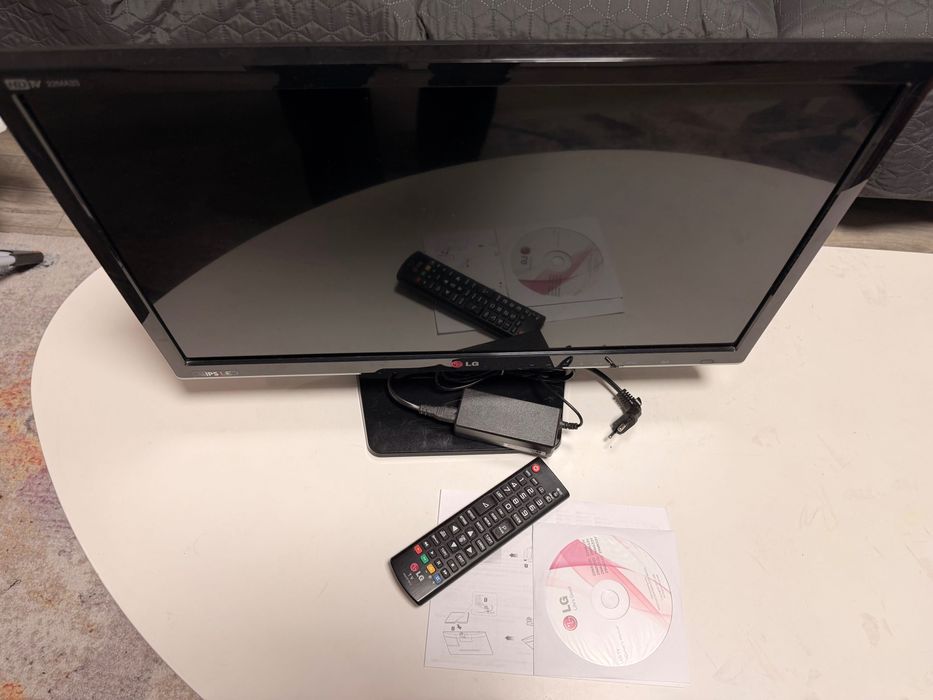 Малък компактен  LG телевизор