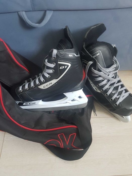 Коньки подростковые, фирма CCM 01, размер 38, в отличном состоянии