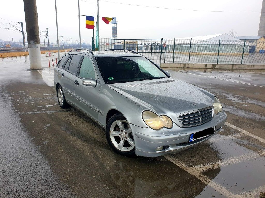 Dezmembrez Mercedes-Benz C220