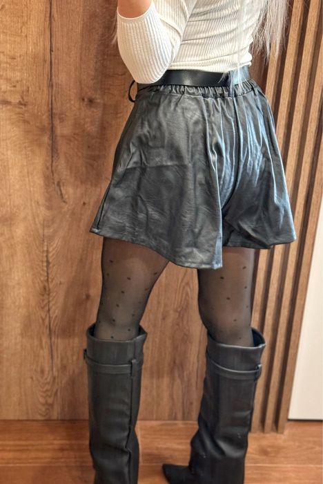 Къси кожени панталони