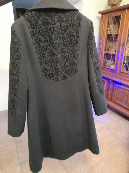 Vănd palton dama din stofa culoare neagra,marimea 50,