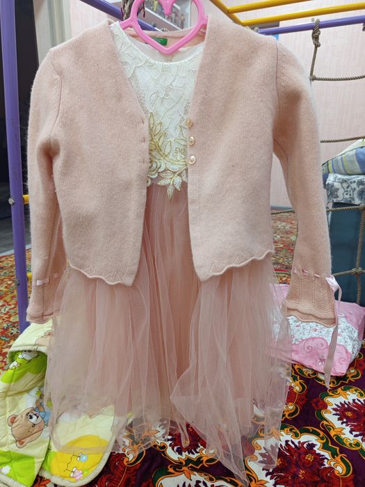 Продается детские нарядные платье для девочек на праздник