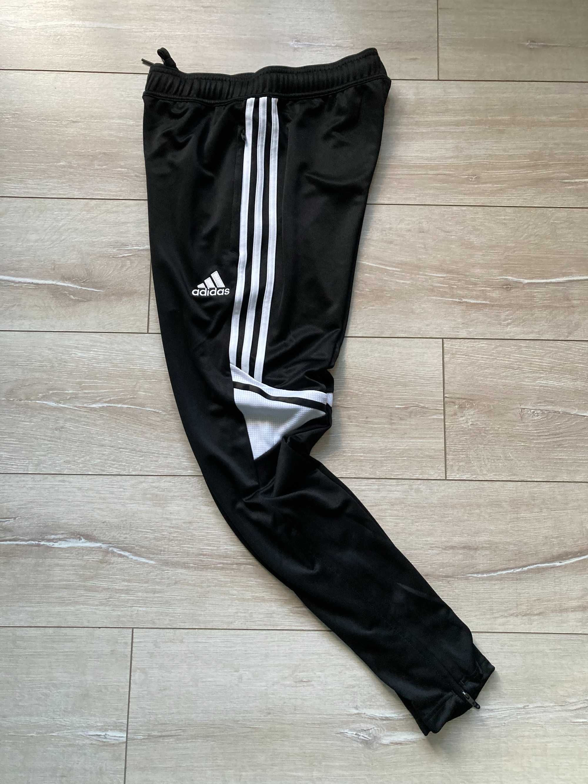 НОВО Адидас Adidas долнище долница на Копенхаген размер S