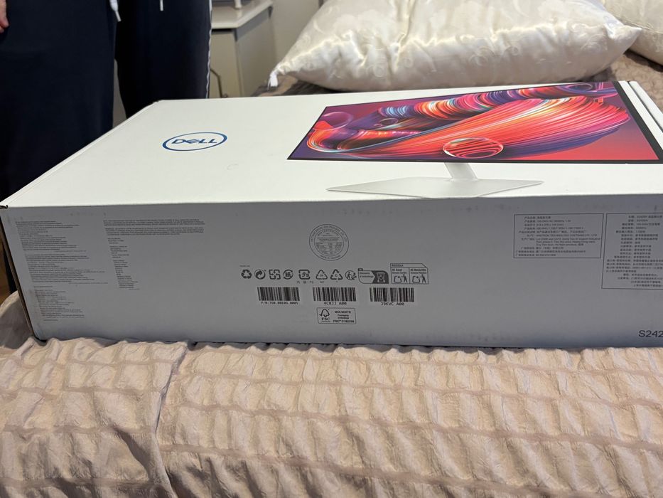 NEW, in box Dell Monitor 24" S2425H