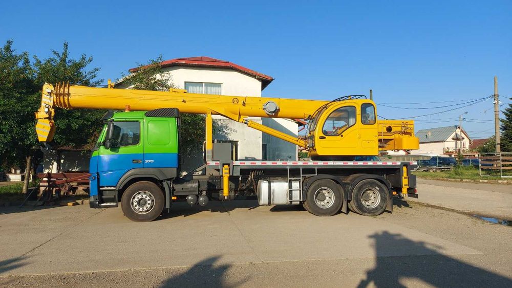 Volvo FM11  an 2019 ,8000 km , macara noua de 30 tone cu 35 metri brat