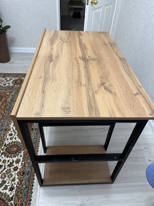 Продается стол рабочий