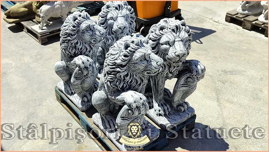 Statuetă leu mare cu blazon, gri patinat, model S1.