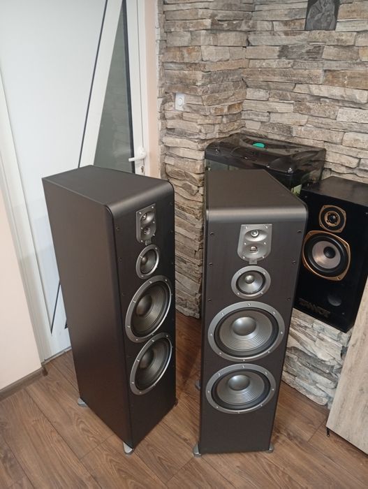 Най-големият модел от серията JBL ES-100