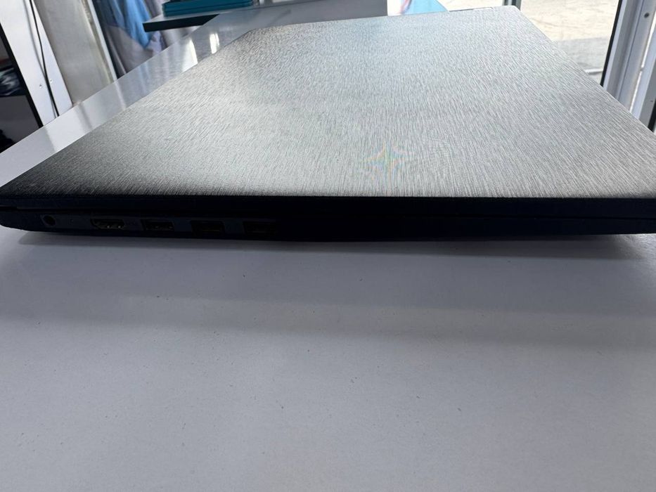 Lenova core i3 256ssd