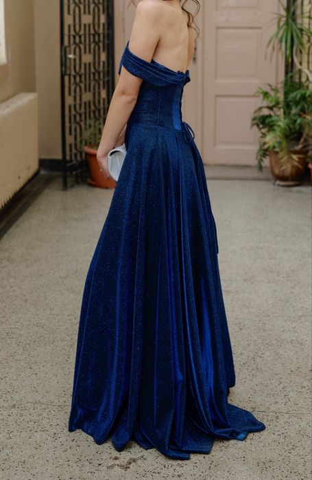 Тъмносиня бална рокля