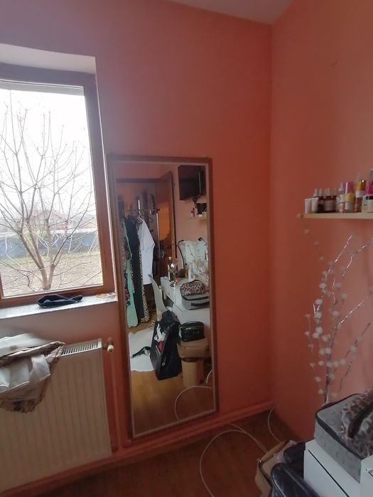 Vând oglinda cu rama