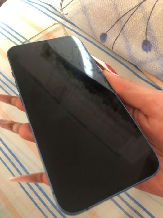 Iphone 13 culoare albastru inchis