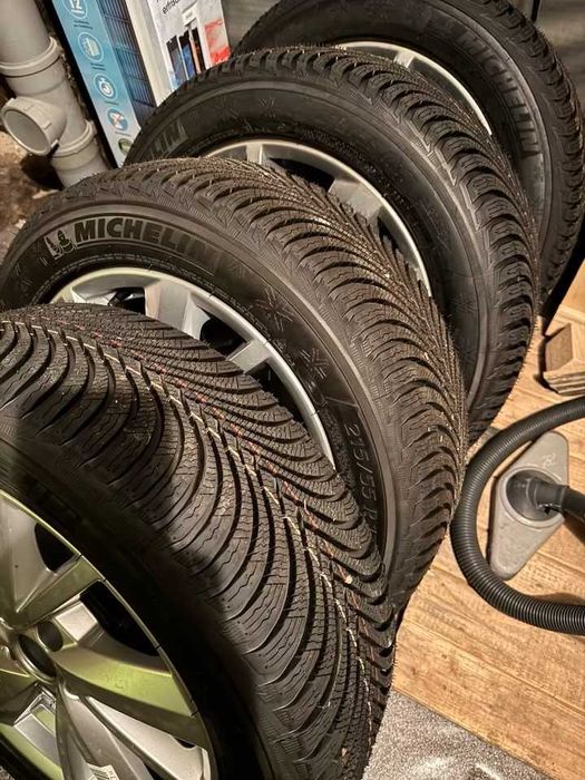 Roti NOI R17 Audi Q2,A3,A4,A5,Passat,Golf,Troc,Octavia 215 55r17 IARNA