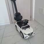 Mașinuța mercedes
