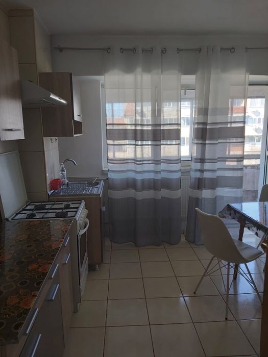 Inchiriez apartament Rovine