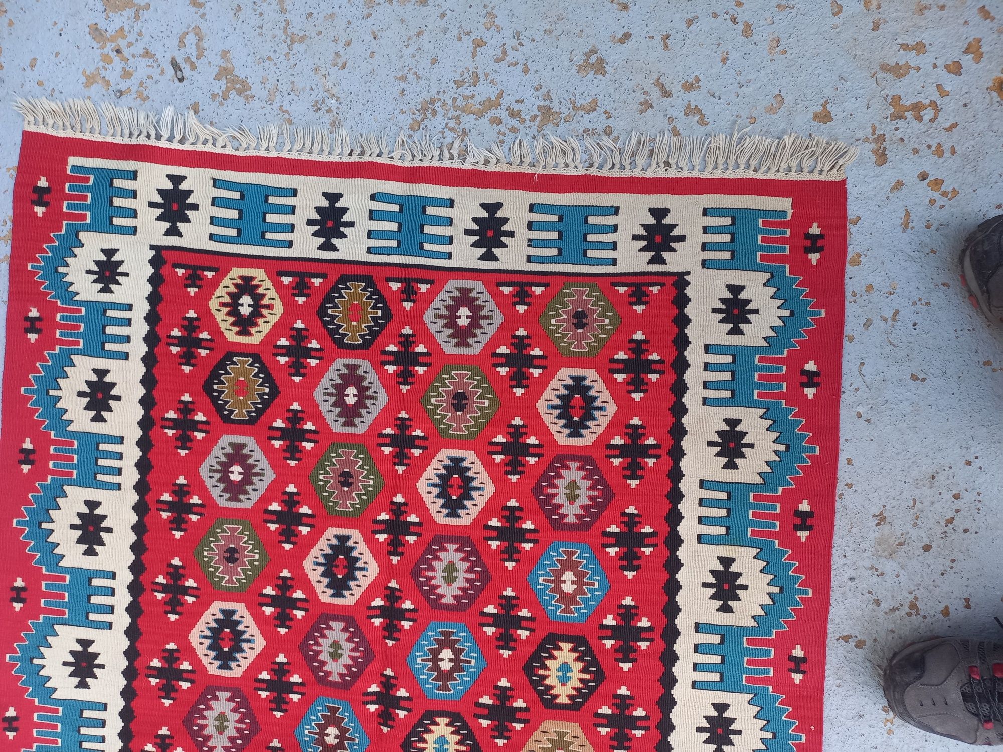 Ръчно тъкан чипровски килим