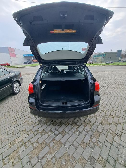 Опел Астра j комби