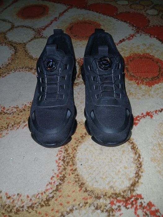 Adidași de muncă cu fier în vârf