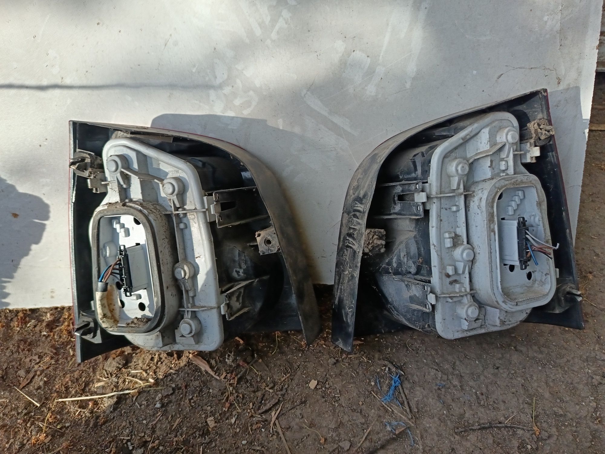 Stop-uri stanga si dreapta spate vw Polo 9N cu becuri