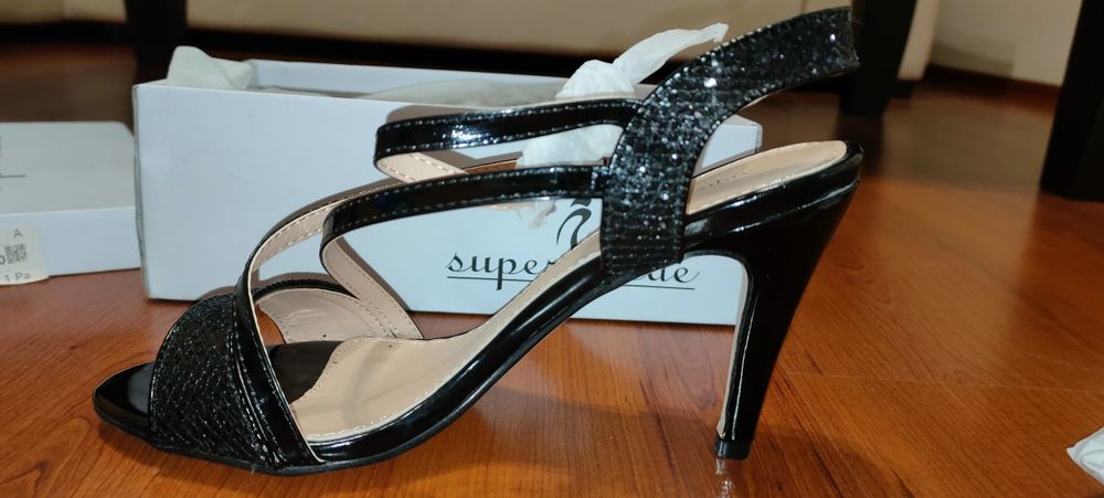 Дамски сандали с ток