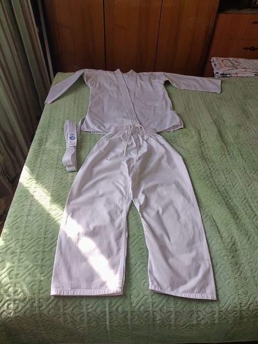 Продам кимоно для мальчика 6 7лет