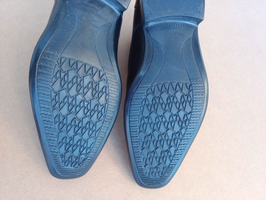 Ghete piele nr.39,interior 27/25 cm,impecabile,elegante.