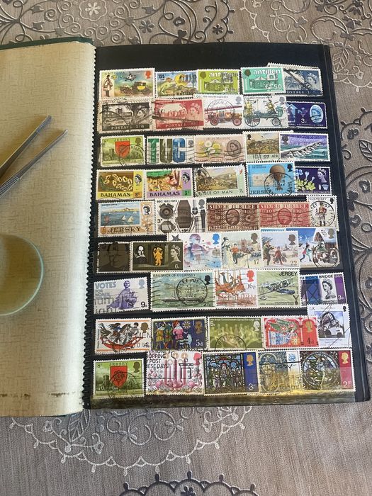 Clasor cu timbre în stare foarte bună