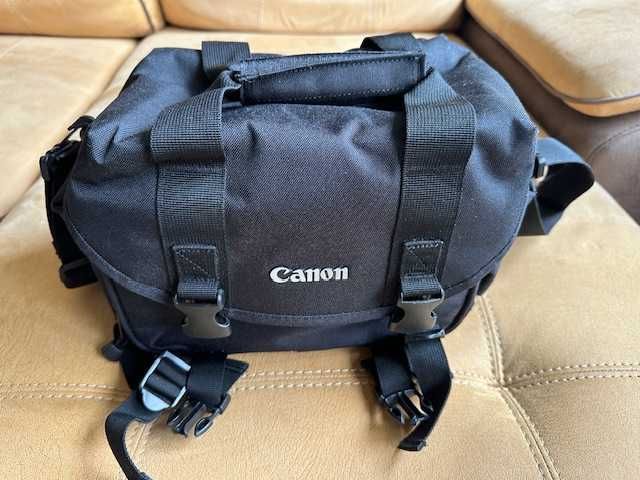 Фотоапарат Canon EOS 70 D с 3 обектива, чанта за носене и аксесоари