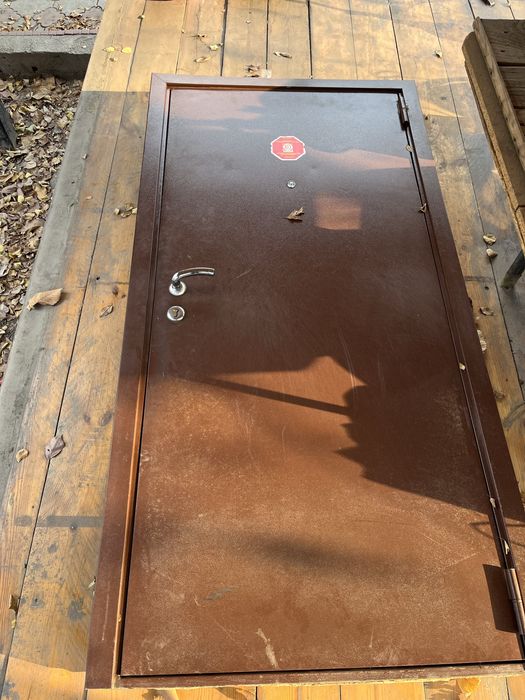 Дверь железный почти новая