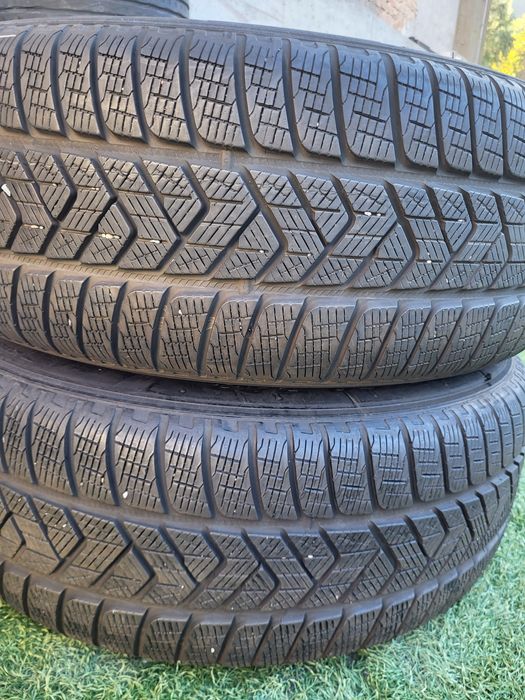 2 бр зимни 235/60/18 Pirelli