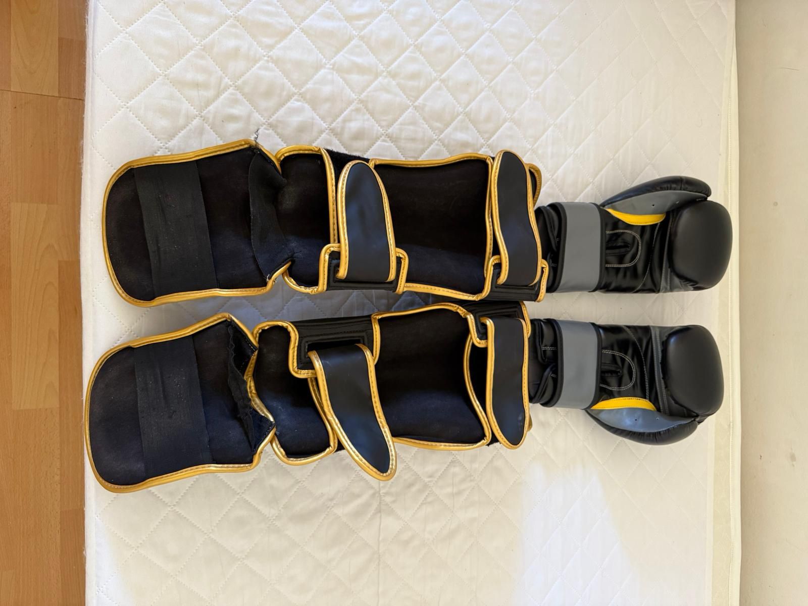 Vând echipament de kickboxing
