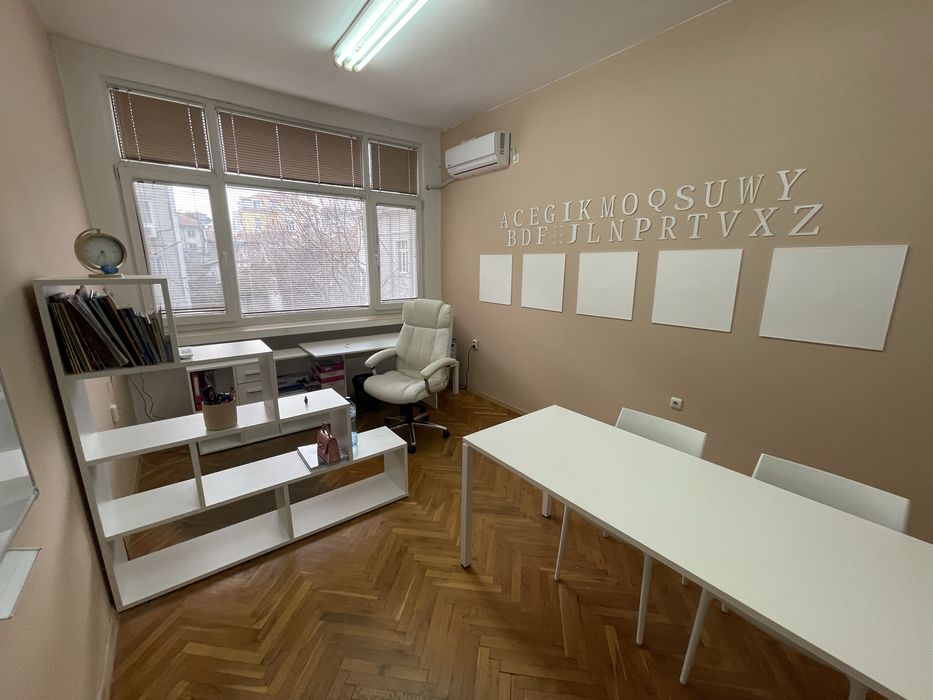 Продавам офис мебели