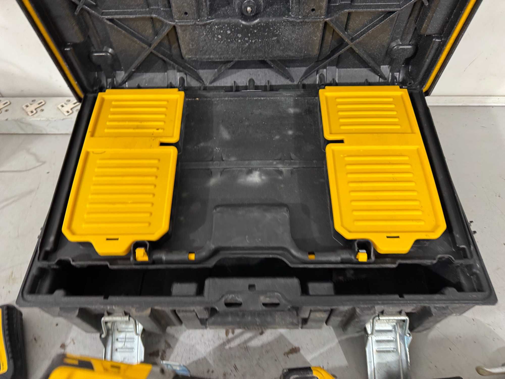 Винтоверт, импактор, реноватор - Dewalt 18 V li ion BL