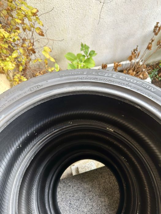 Hankook Winter evo 2 suv 295/35 R21