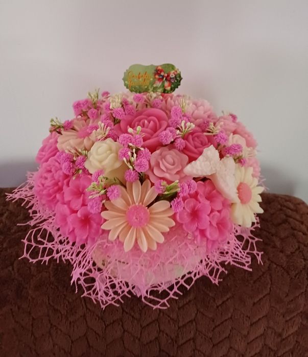 Ornament din florii de ceara