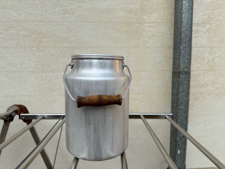 Продам бидон алюминиевый б/у в хорошем состоянии Цена 200000 за 2 шт