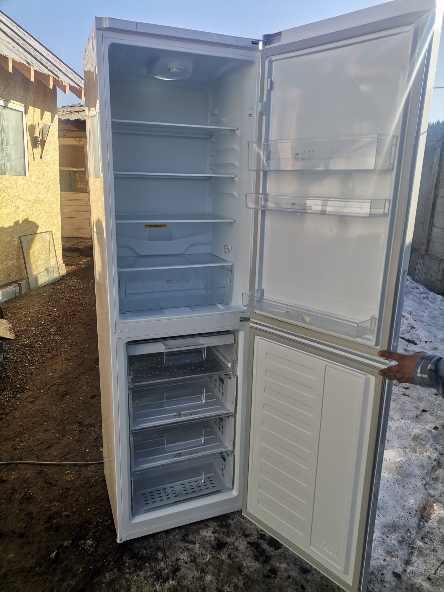 Combină frigorifică Arctic cu două uși,congelator 4 sertare,frigider