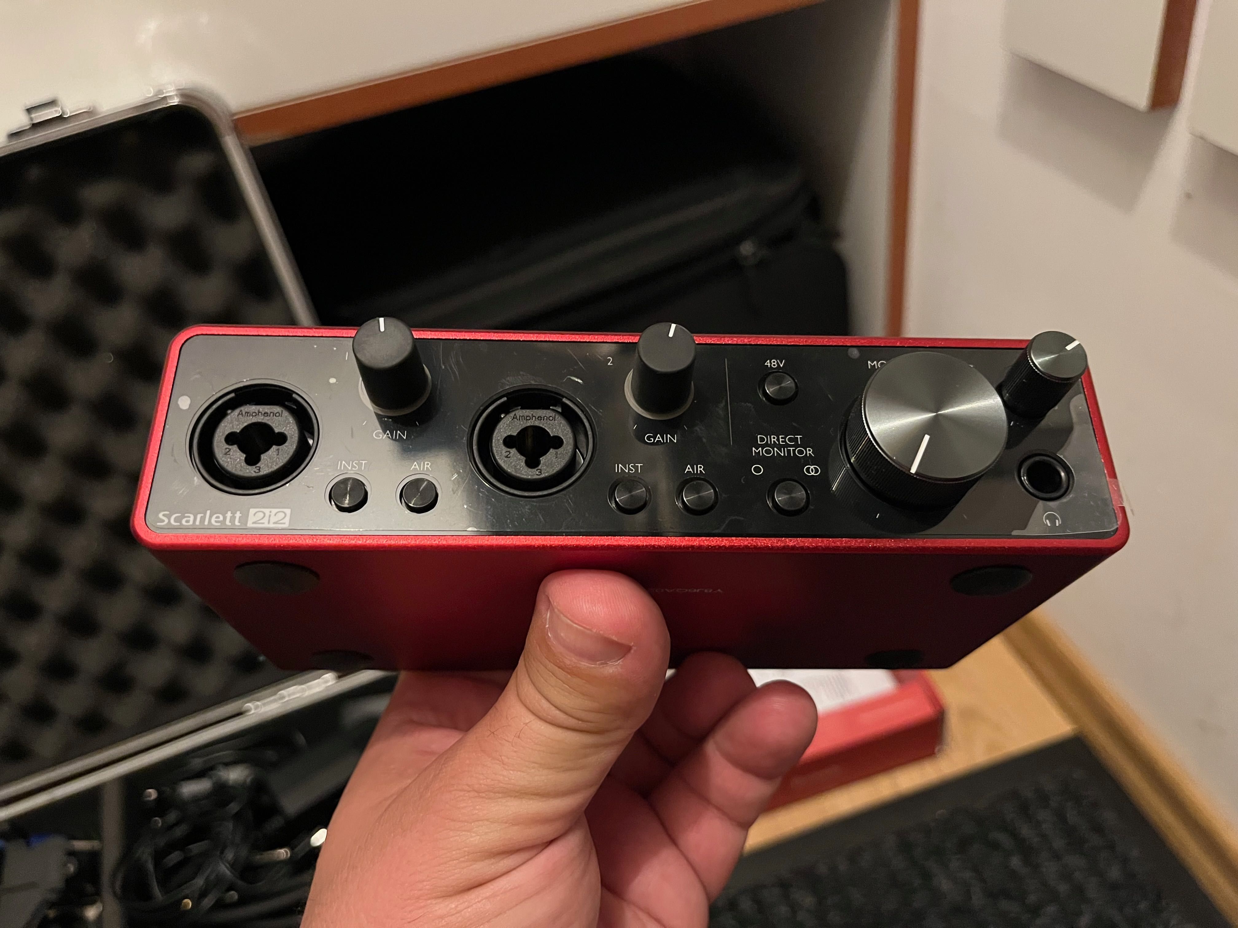 Focusrite 2i2 - 3rd gen - IMPECABIL (aproape nou!)