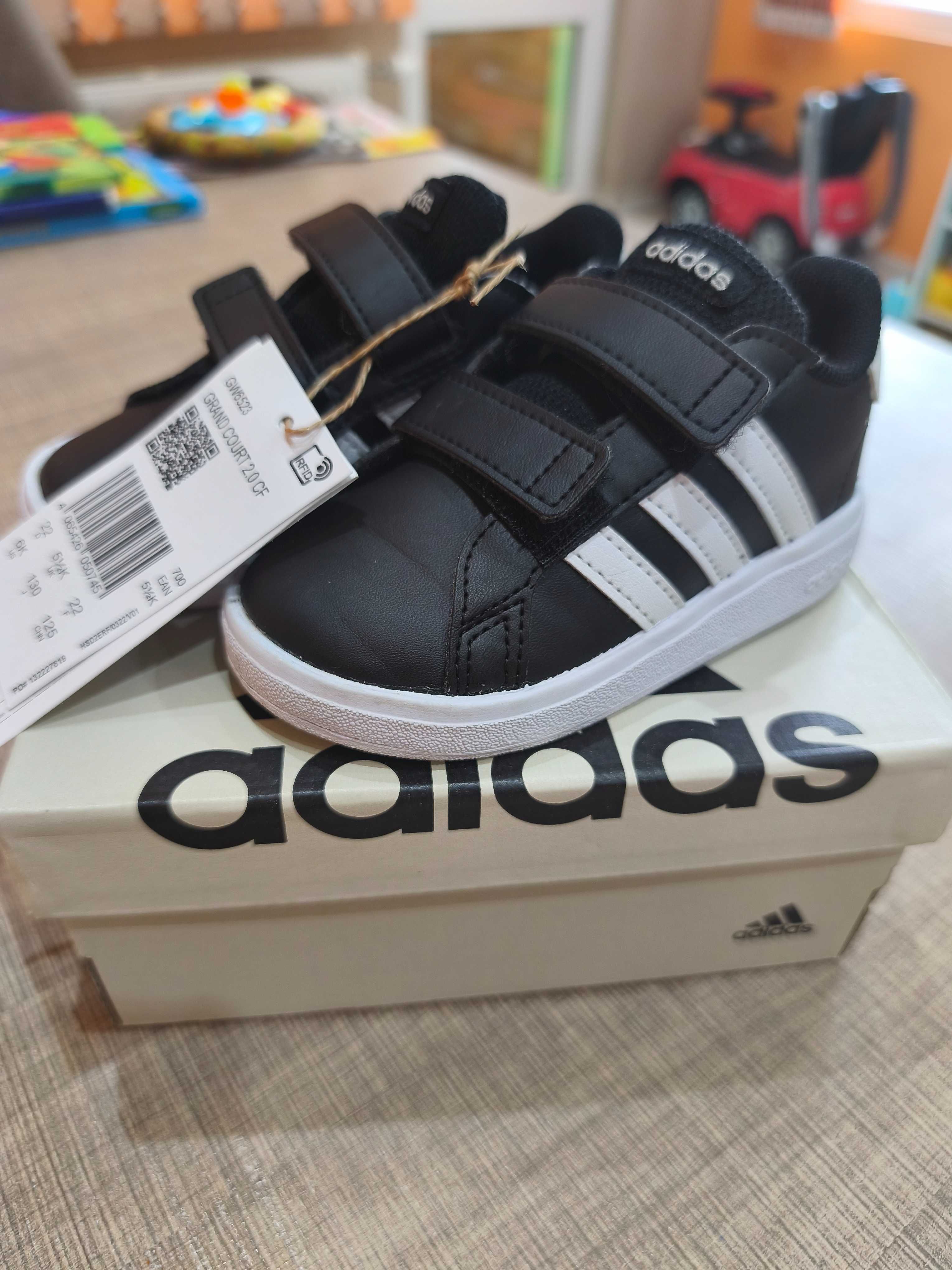 Маратонки Adidas